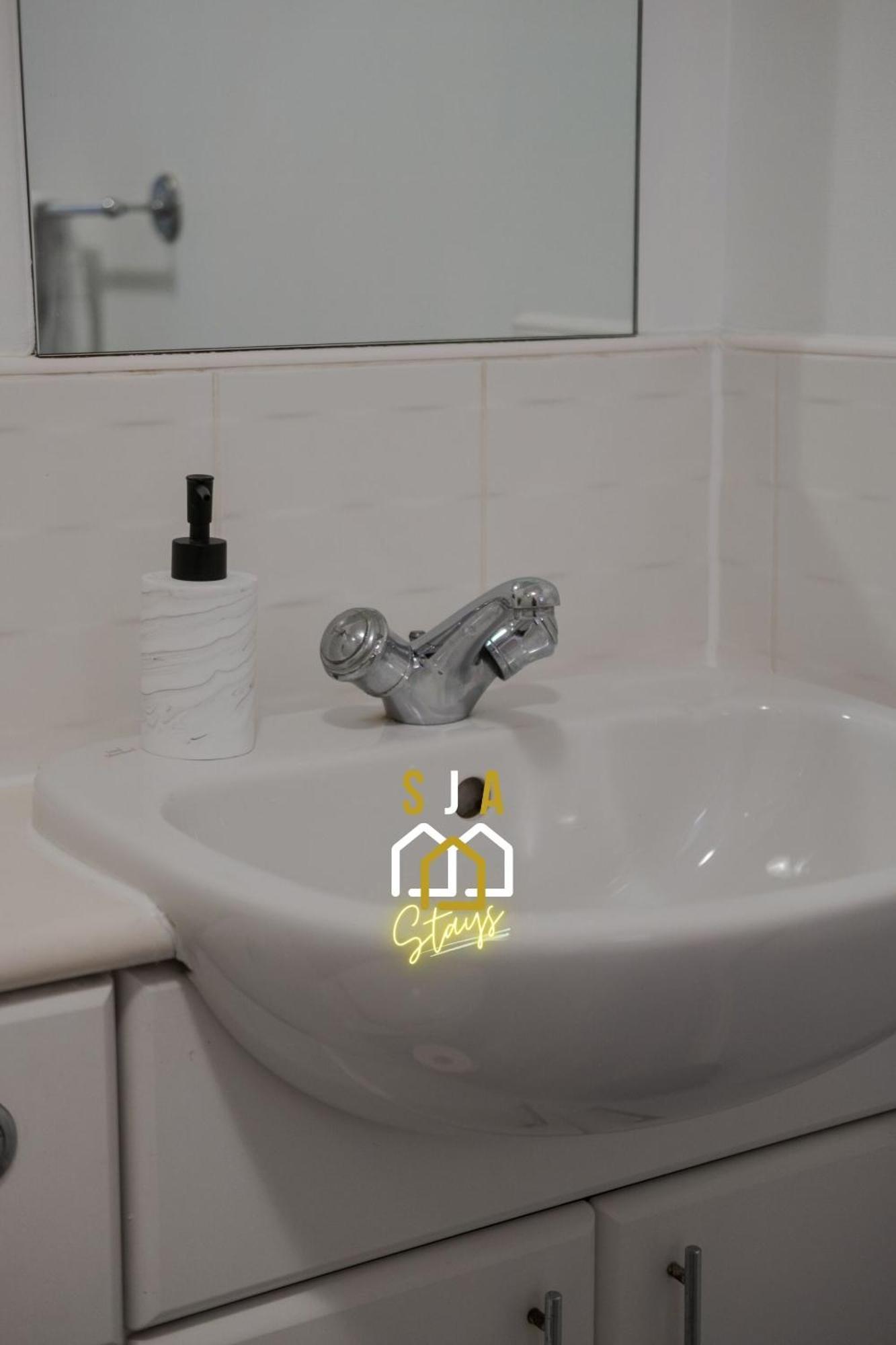 Virginia Street - Sja - Modern 2 Bed Apartment *